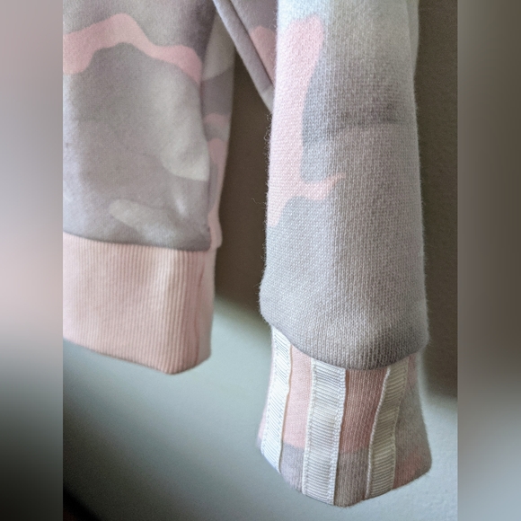 NWT, Adidas Camo Funnel Mock Neck Pullover Sweater. Size XS/Small. - Picture 6 of 9